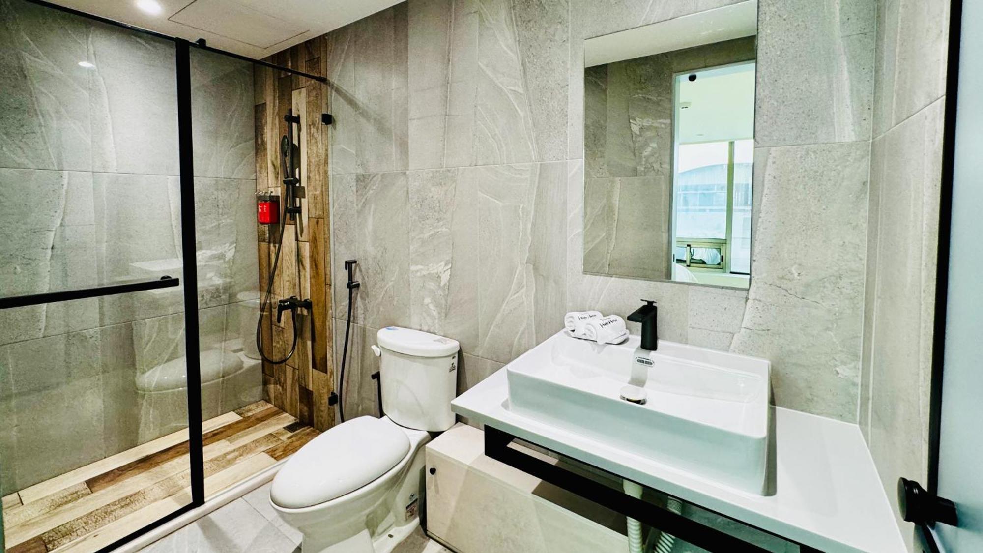 Hope Hotel Тайнан Екстериор снимка