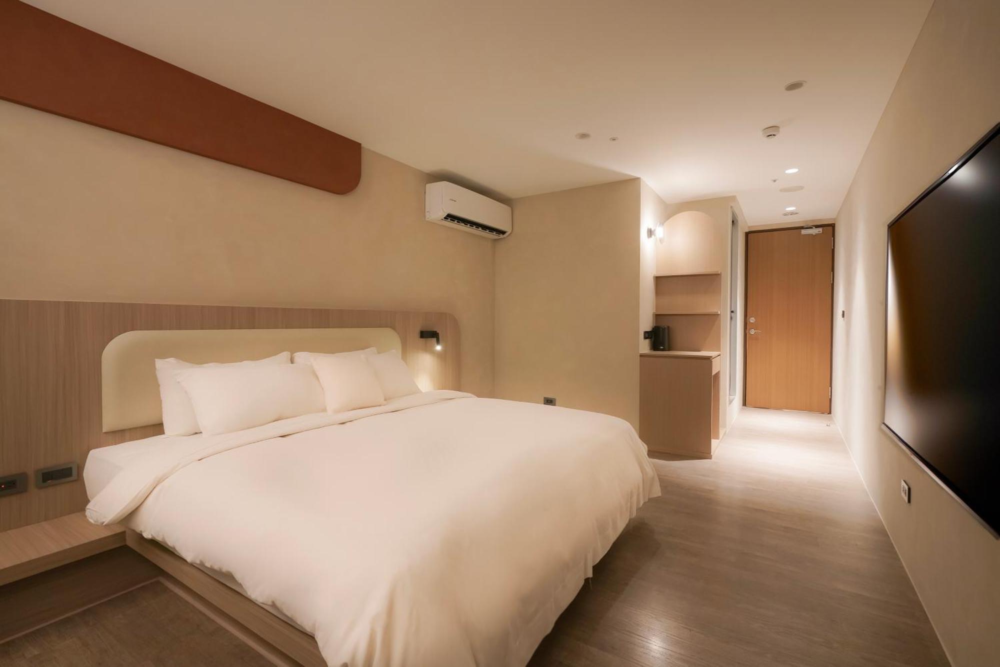 Hope Hotel Тайнан Екстериор снимка